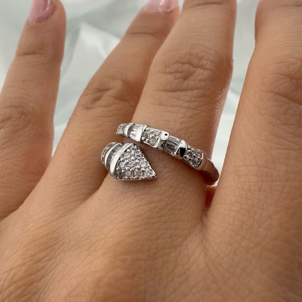 Anthropologie Elegant Silver Adjustable Ring - Picture 4 of 6